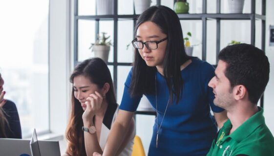 Kodeks etyki w technologii – przykłady i wdrożenie w firmach IT